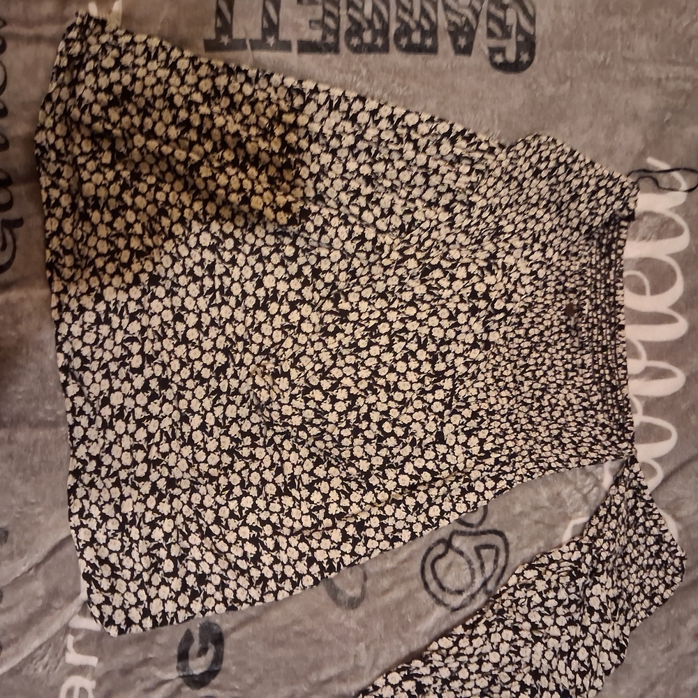 Billabong Black and Cream Patterned Skirt